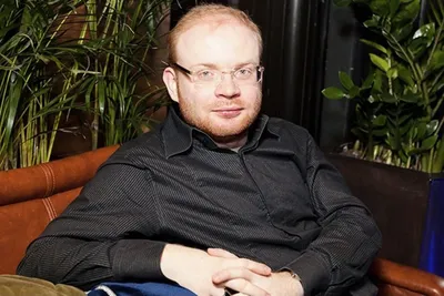 Картинка Александра Лойе в роли кинозвезды