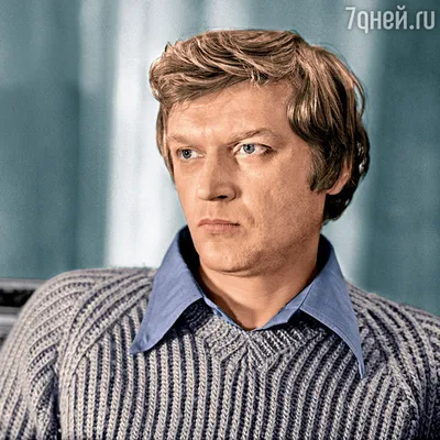 Эксцентричный улыбака: Александр Мартынов на фото