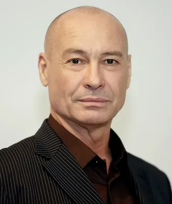 Великолепные фото Александра Пескова: насладитесь его харизмой и профессионализмом