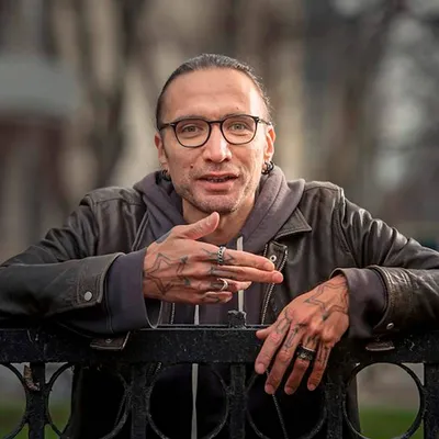 Уникальные кадры Александра Цоя: насладитесь его красотой