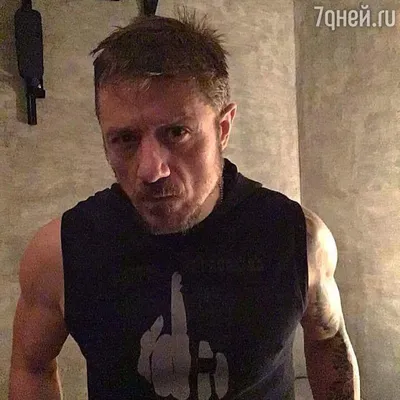 Загадочный и привлекательный Алексей Макаров на фото