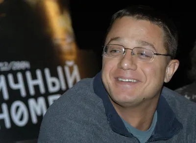 Откройте для себя новую сторону Алексея Макарова на фото