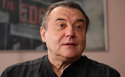 Впереди Рождества: Алексей Учитель на праздничных фото
