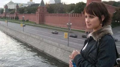Алёна Коломина на обоях для телефона: бесплатные загружаемые обои