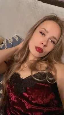 Скачать бесплатно фотографию Анастасии Калашниковой на айфон