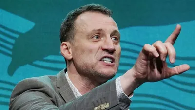 Обои Анатолия Белого на Windows: гармония актерского мастерства на вашем рабочем столе