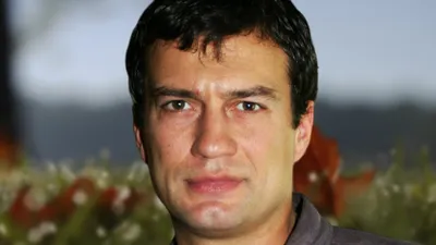 Харизма и стиль: Андрей Чернышов на привлекательном снимке