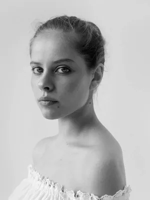 Фотогеничная Ангелина Пахомова: мастерство звезды на фотографиях