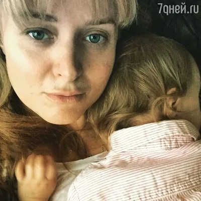 Фотография Анны Михалковой на фоне природы