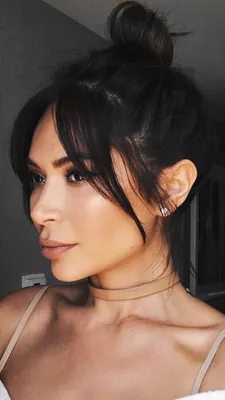 https://www.thevoicemag.ru/beauty/hair/samye-modnye-chelki-2024-goda-5-stilnyh-variantov-kotorye-podoidut-vsem/