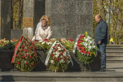Поделки к 9 мая: своими руками можно сделать красивый подарок из  пенопласта, из бумаги, из макарон