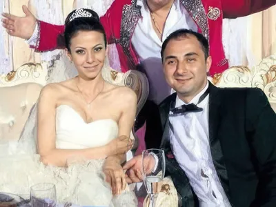 Погрузитесь в мир Демиса Карибидиса с нашей коллекцией красивых фотографий