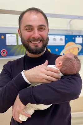 Фото Демиса Карибидиса: выберите желаемый размер и скачайте бесплатно