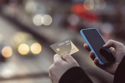 Денежный перевод используя мобильное устройство, умный телефон с оплатой  App банка Банк интернета, безконтактная оплата, финансов Иллюстрация штока  - иллюстрации насчитывающей электронно, банка: 131375011