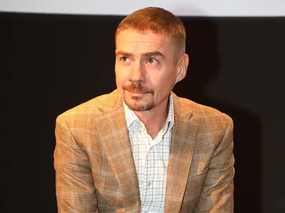 GIF фото Дениса Никифорова: движущиеся изображения знаменитого актера