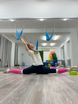 Обои на рабочий стол Красивая, спортивная девушка Яна Кузьмина делает шпагат,  обои для рабочего стола, скачать обои, обои бесплатно