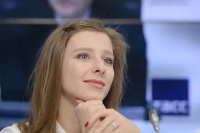 Загадочная и очаровательная: Елизавета Арзамасова на фото