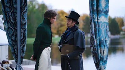 Фото-портрет Евгения Романцова на фоне красивой природы