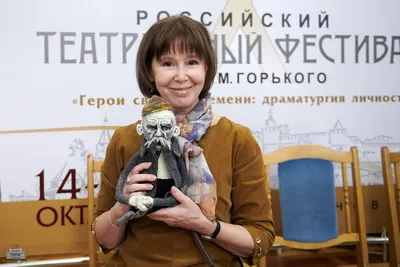 Обои на рабочий стол с Евгенией Симоновой: создайте атмосферу элегантности на вашем компьютере