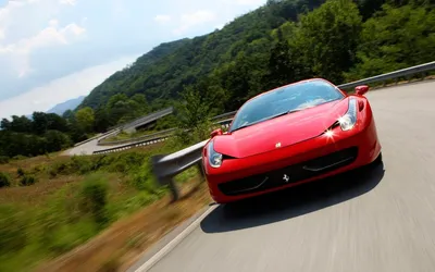 Обои на рабочий стол Красный Ferrari Testarossa / Феррари едет по дороге,  обои для рабочего стола, скачать обои, обои бесплатно