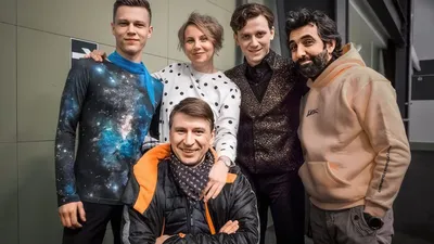 Фон с Фёдором Федотовым: создайте стильную обоину на вашем рабочем столе.