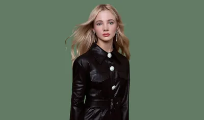 Фрейя Аллан на стильных фото в форматах JPG, PNG, WebP