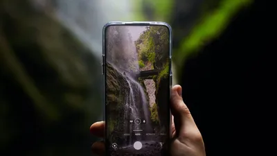 Скачать 1920x1080 смартфон, рука, фото, размытость обои, картинки full hd,  hdtv, fhd, 1080p