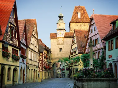 Обои на рабочий стол Улица города Ротенбург-на-Таубере, Бавария, Германия /  Rothenburg ob der Tauber, Bavaria, Germany, обои для рабочего стола,  скачать обои, обои бесплатно