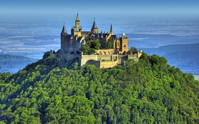 Обои на рабочий стол Замок Neuschwanstein / Нойшванштайн осенью, Германия,  обои для рабочего стола, скачать обои, обои бесплатно