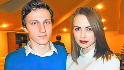 Забавные GIF с Яной Енжаевой