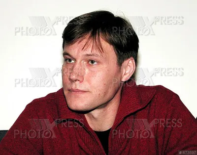 Фон с Игорем Гордином: создайте стильный рабочий стол с фотографией актера