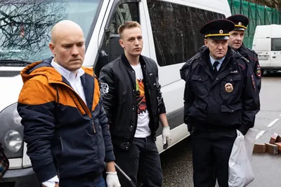 Игорь Ознобихин в роли главного героя на сцене театра