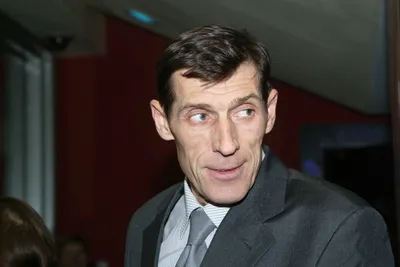 Игорь Савочкин сияет в свете фотокамер со знаменитостями