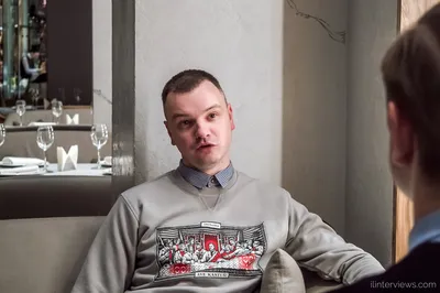 Илья Аксенов на фото: Воплощение элегантности и грации