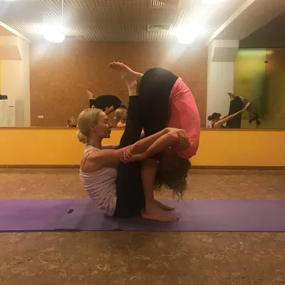Йога для двоих: 15 Простых асан парной йоги для начинающих, которые помогут  стать ближе