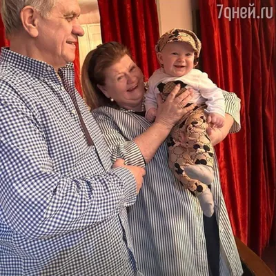 Обои на телефон: звезда Ирина Муравьёва на вашем экране