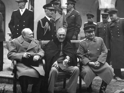 Обои для рабочего стола Историческая встреча Сталин, Черчилль, Рузвельт  фото - Раздел обоев: Личности в истории