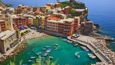 Обои город, италия, vernazza, лодки, море, italy, пляж, вернацца на рабочий  стол