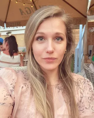 Карина Андоленко в золотистом свете: неповторимая фотография