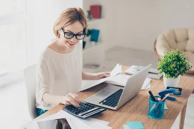 Бухгалтер на работе» — создано в Шедевруме