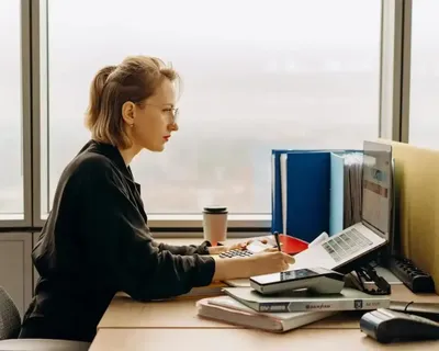 Как организовать работу бухгалтера-кадровика