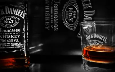 Jack Daniels Gentleman Jack with gift box 0.7 л купить - Американский виски Джек  Дэниэлс Джентельмен Джек в подарочной коробке цена в магазине