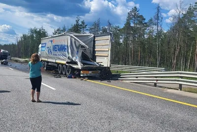 Фура, вид из кабины, снова в ночь…» — создано в Шедевруме