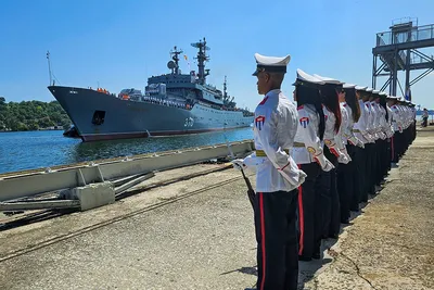 Американские военные моряки понятия не имеют, как тушить даже на своих  кораблях пожары. Куда уж им