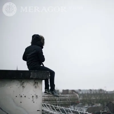 Брюнет в кофте: фото красивого парня на аву - SY | Красивые парни, Мужчины,  Девочка