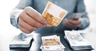 Туркменка С Деньгами Банка На Фоне Флага Туркменистана Дотации Пенсионный  Фонд Бедность Богатство Концепция Выхода На Пенсию — стоковые фотографии и  другие картинки 65-69 лет - iStock
