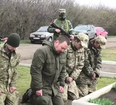Нарастите яйца и остановите это». Англичане встали на колени под свист 36  тыс. детей