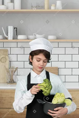 повар готовит еду на кухне в ресторане Stock Photo | Adobe Stock