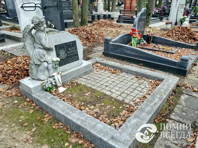Памятник из гранита для двоих, с сердцем