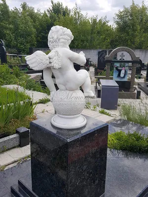 ПАМЯТНИКИ/ГРОДНО on Instagram: \"Ангелочки на памятник, как вид гравировки,  прочно вошли в ритуальную среду, олицетворяя чистоту и легкость души.  Издавна люди верили в то, что у каждого есть свой ангел-хранитель,  защищающий и